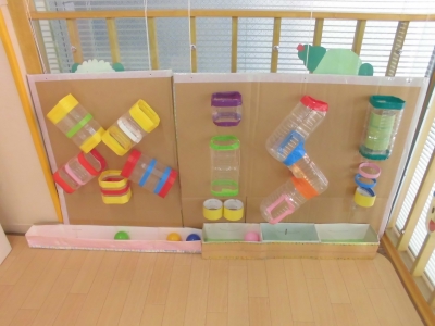 0 歳児 手作り おもちゃ 壁 おもちゃコレクション無料