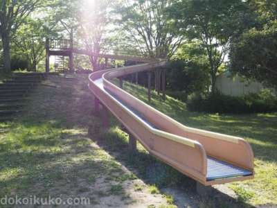川遊びのできるのどかな公園【薬師公園】ローラー滑り台も外せない。
